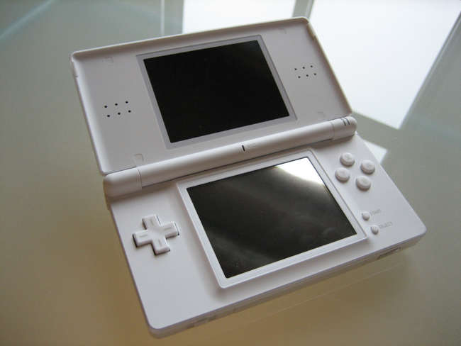 cabel.name: Nintendo DS Lite First Look